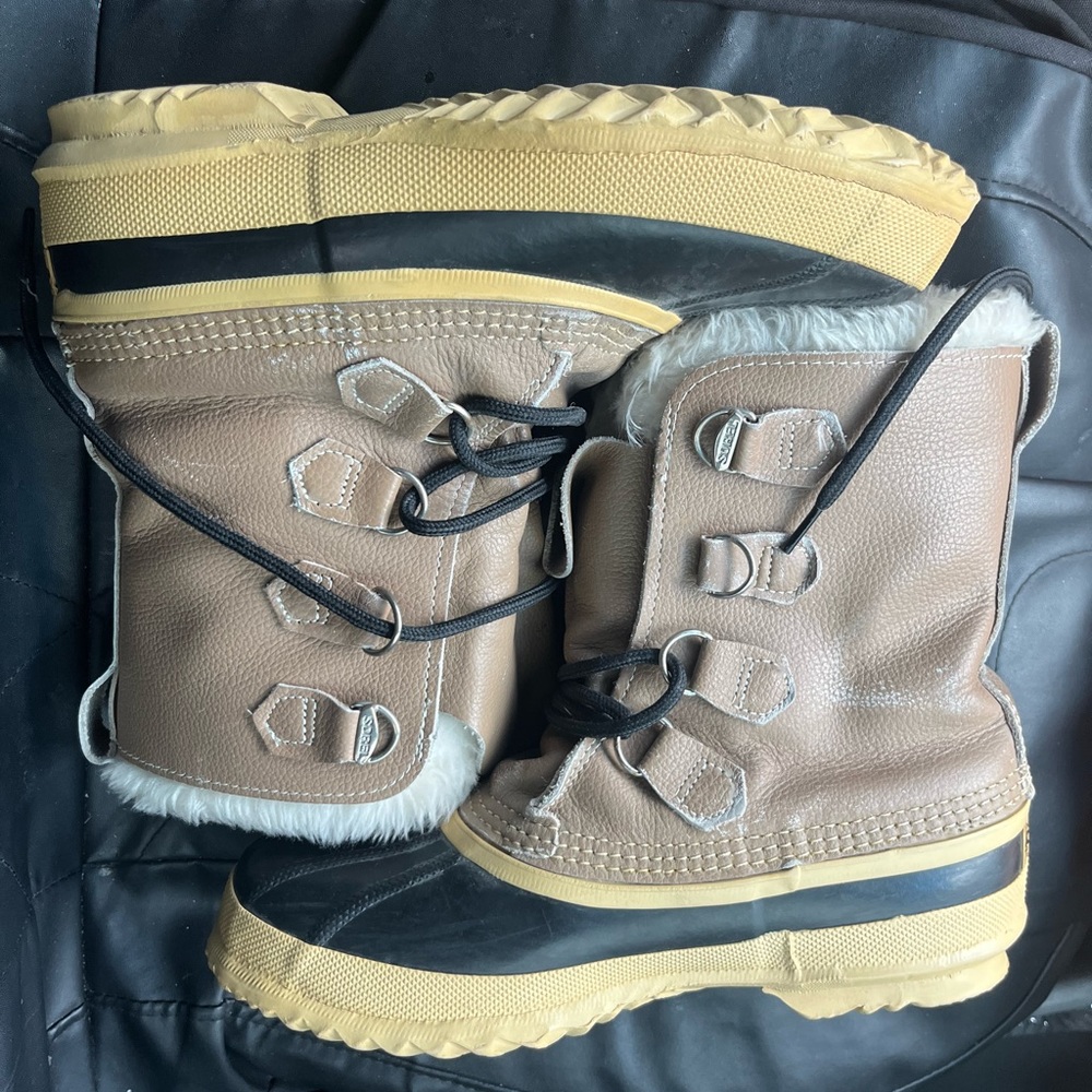 Merely men waterproof winter boots 
size 9
Great